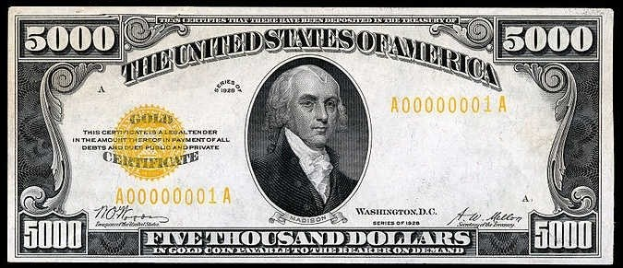 Ein schwarzer Hintergrund mit einer US-Fünfausenddollarnote mit einem Porträt von George Washington und fetter Schrift, die "United States" und "Five Thousand Dollars" lautet.