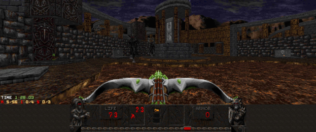 Eine Dungeon-Szene aus *Dungeon Master II* mit einem Drachen in der Mitte, umgeben von Wänden, Säulen und Gegenständen, mit Spiel-Daten unten angezeigt.