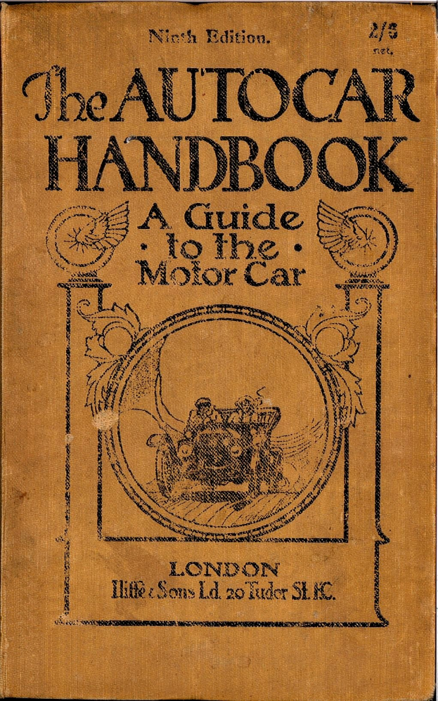 Ein altes, hellblaues Buch mit dem Titel "The Autocar Handbook: A Guide to the Motor Car" auf einem weißen Hintergrund
