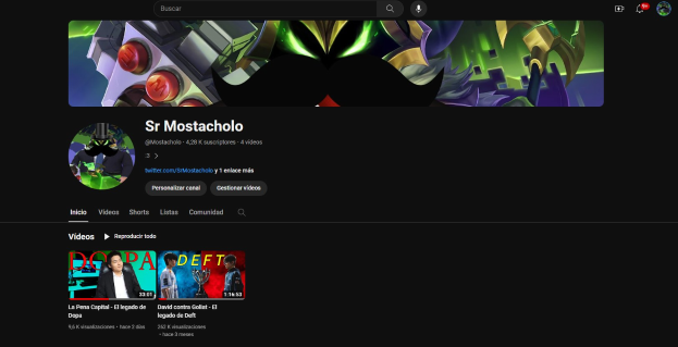 Screenshot einer Website mit schwarzem Hintergrund, das animierte Bilder und Text anzeigt, mit der Überschrift "Wie lade ich YouTube-Videos herunter."