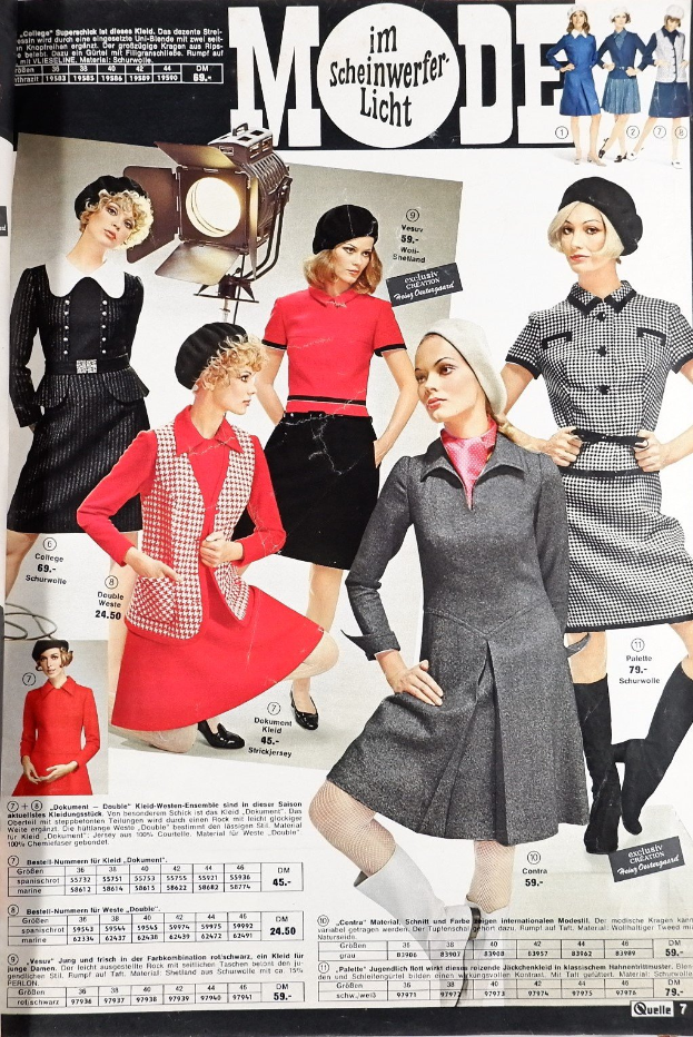 Ein Magazin-Cover mit der Aufschrift 'Vogue 7', das eine Reihe von Frauen in verschiedenen Kleidern und Hüten zeigt, beleuchtet von einem Licht, umgeben von Text und Zahlen.