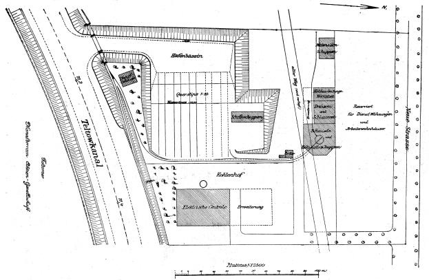 Schwarz-weißer Architekturplan für eine neue Schule mit detaillierten Text- und numerischen Anmerkungen.