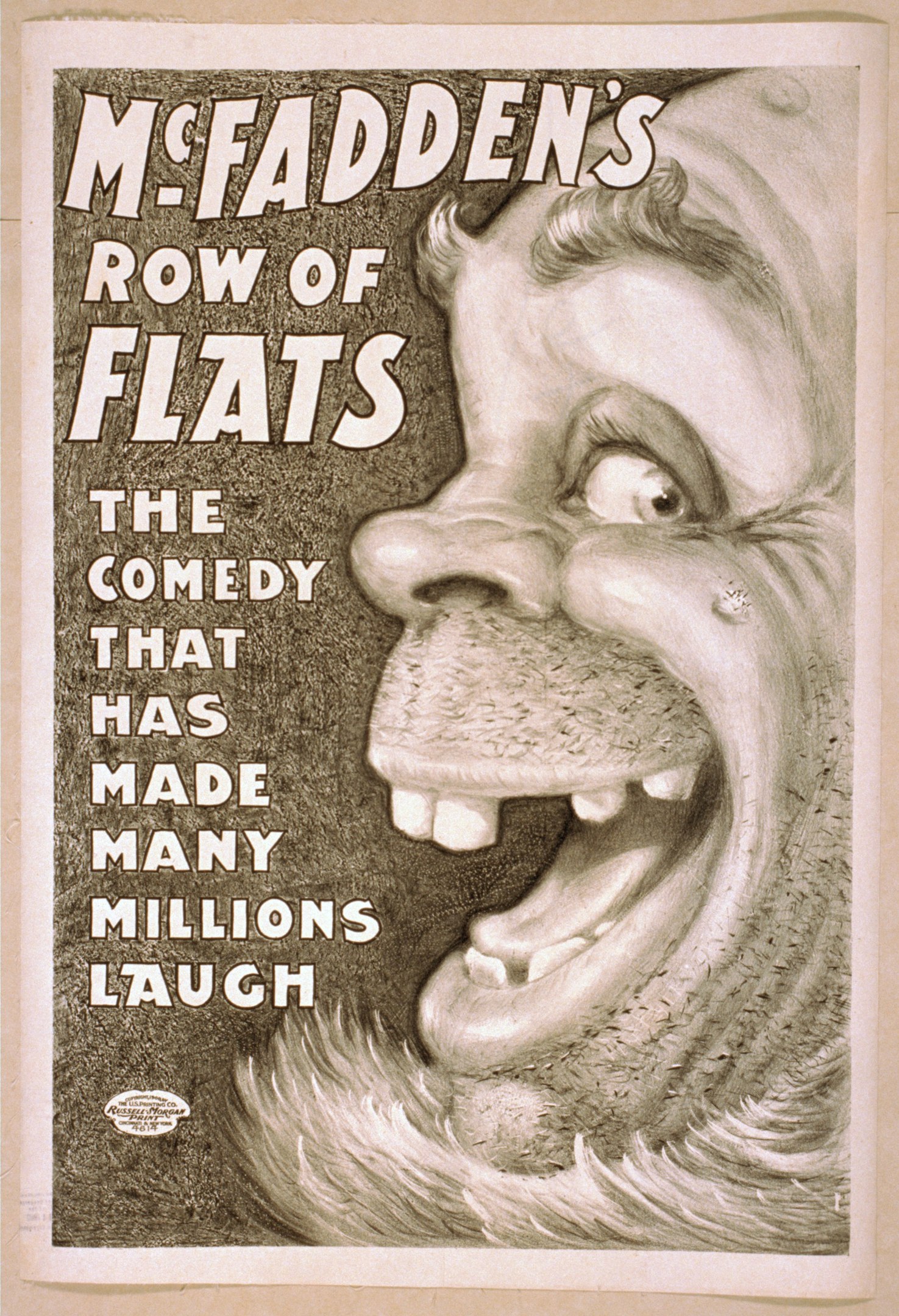 Plakat einer Person mit wilden Haaren und einem breiten, zahnreichen Grinsen, das von einem hellgelben Hintergrund eingerahmt wird, mit dem Text "McFadden's Row of Flats: The Comedy That Has Made Many Millions Laugh" darüber.