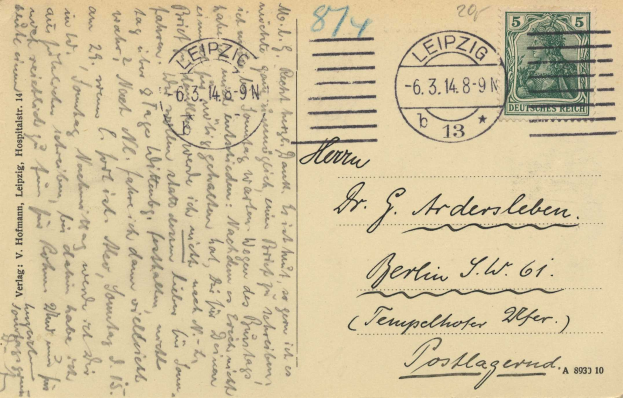 Alte Postkarte mit einer Briefmarke aus Leipzig, Deutschland, an ein Krankenhaus adressiert, mit Text und einer Briefmarke.