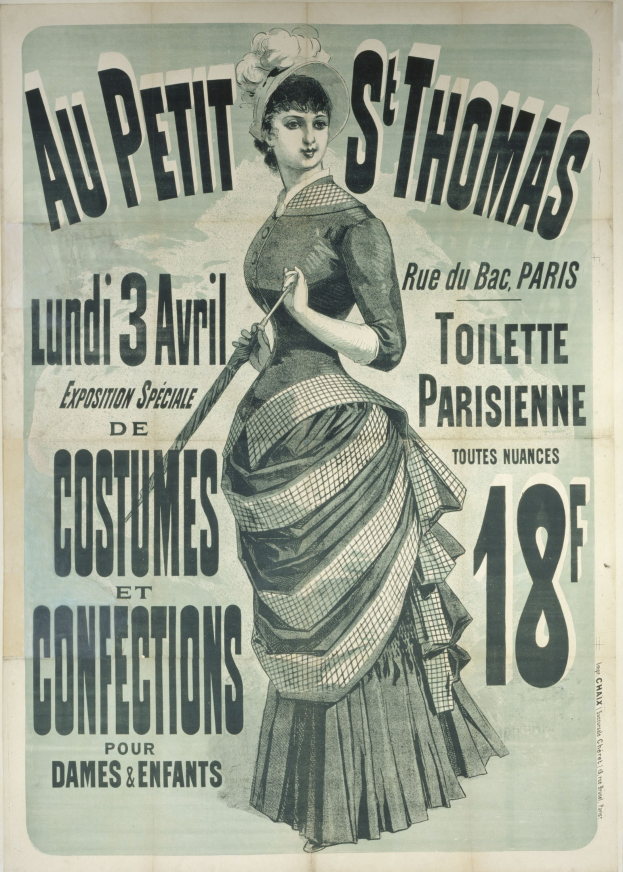 Ein Vintage-Plakat, das eine Kostümvorstellung ankündigt und eine Frau in einem langen, hochgeschlossenen, langärmeligen Kleid mit einem Dutt zeigt, die anmutig mit verschränkten Händen posiert.