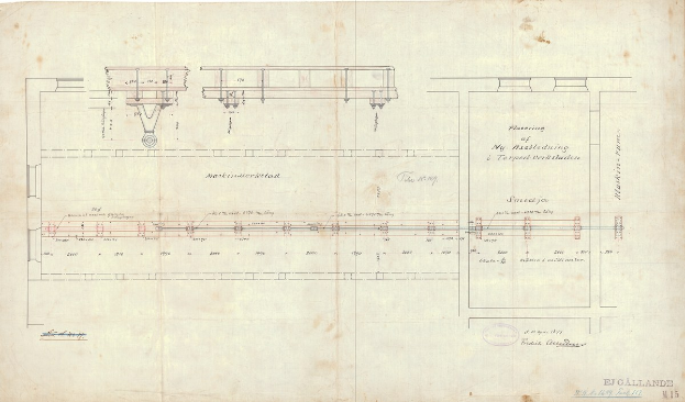 Detailzeichnung einer Eisenbahnschiene auf Papier mit beschrifteten Komponenten einschließlich Schienen und Lokomotiven, begleitet von erklärendem Text.
