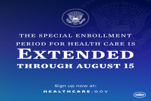 Plakat mit Text und Logo, auf dem steht: "Die Anmeldefrist für den Gesundheitsschutz ist bis zum 15. August verlängert."