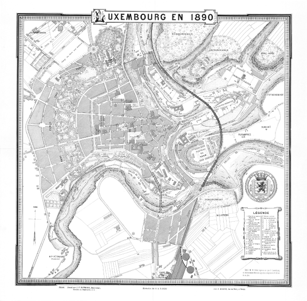 Schwarz-weiß-Karte von Luxemburg-Stadt aus dem Jahr 1890, die detaillierte Straßennamen und die städtische Planung zeigt.
