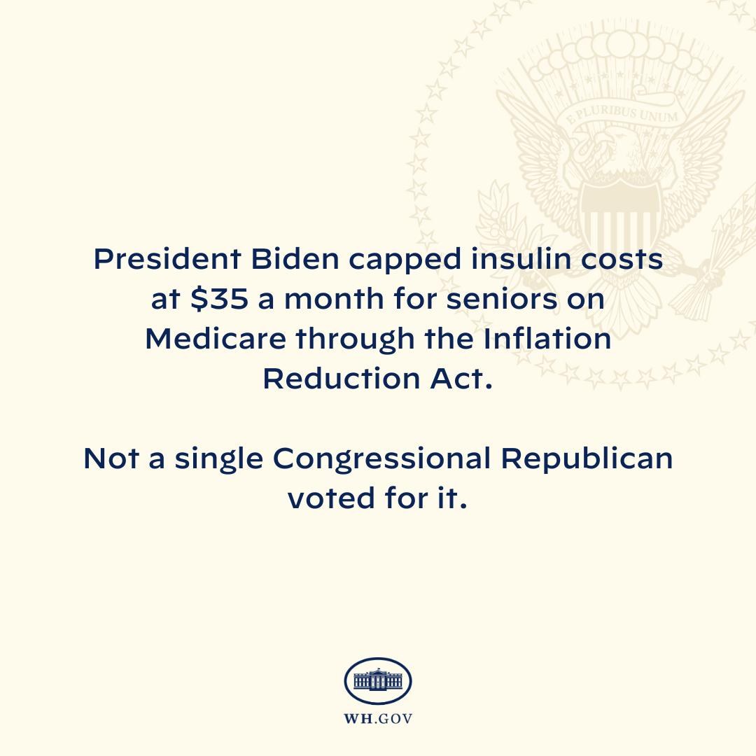 Plakat mit Text, der besagt, dass Präsident Biden die Insulin-Kosten für Senioren auf Medicare durch das Inflation Reduction Act auf 35 Dollar pro Monat begrenzt hat, mit einem Logo.