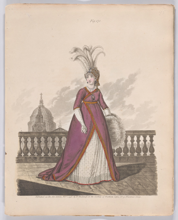 Frau in einem lila und weißen Federkleid, die an einem Geländer mit einem Gebäude und Wolken im Hintergrund steht, beschriftet mit "Fashion of New York, New York Street, 1790."